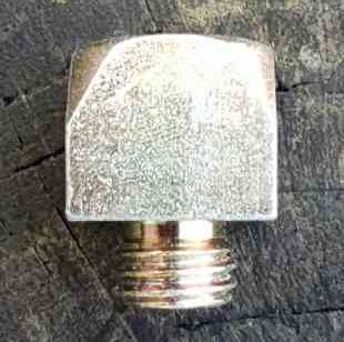 Ozub M12 18x18x16mm s hrotem